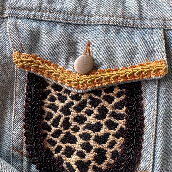 Kolorway Women’s L Embellished Denim Jacket • Animal Embroidery • Vintage - Picture 5 of 10